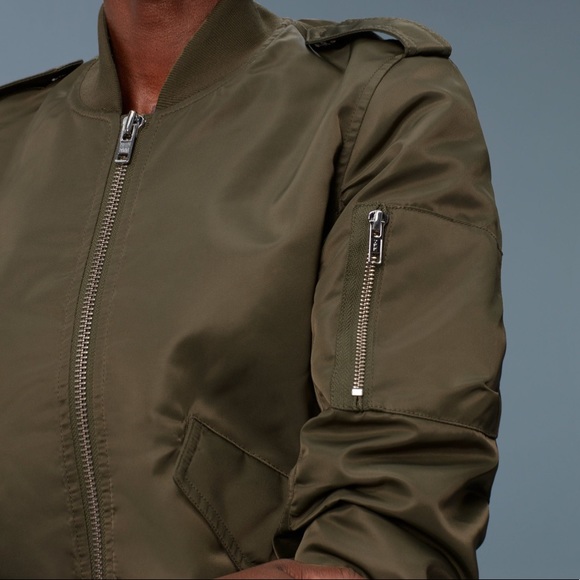 *SALE* Aritzia Talula Whitby Bomber size M - Picture 3 of 7